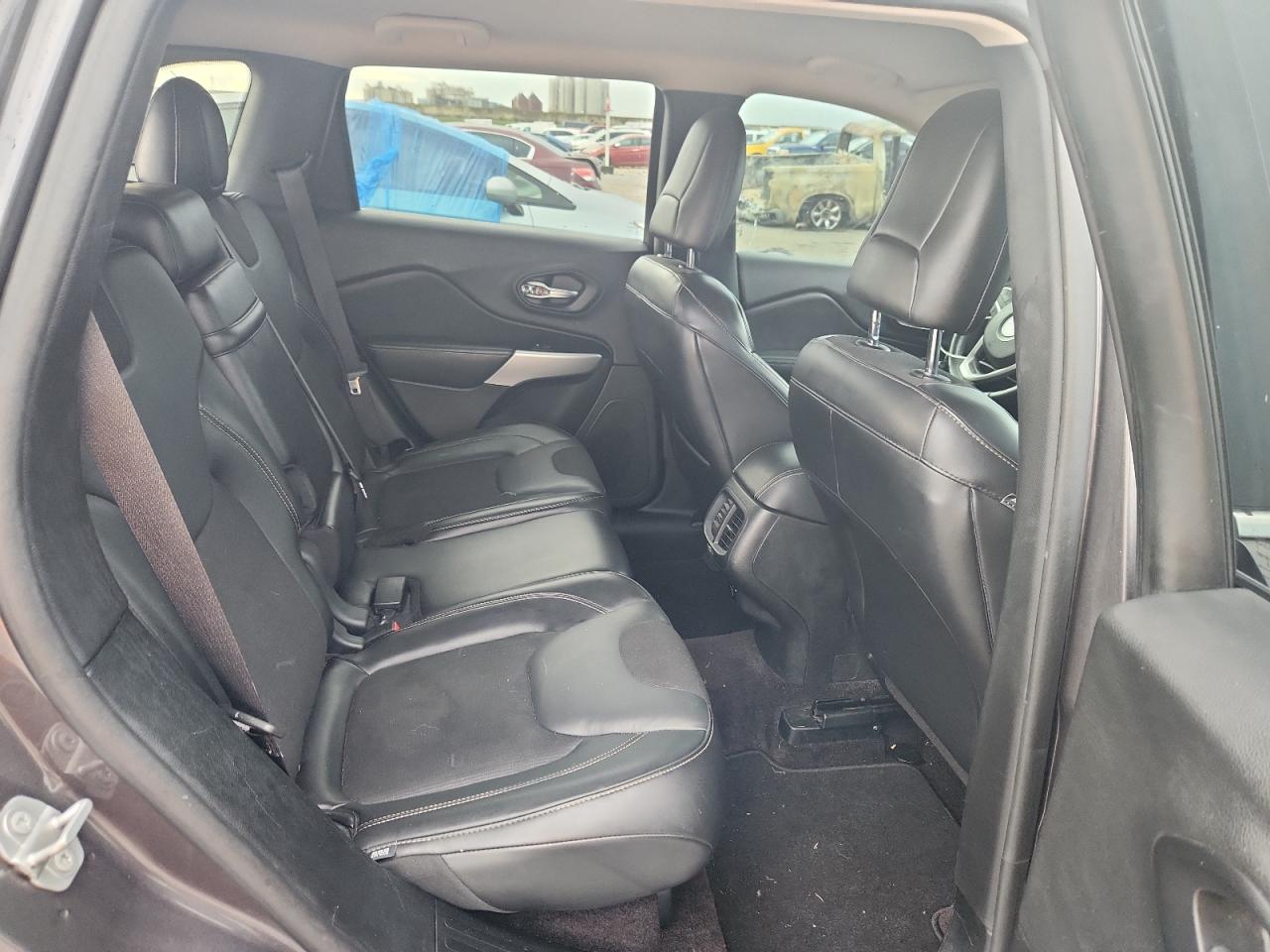 2018 Jeep Cherokee Latitude Plus VIN: 1C4PJLLB6JD590824 Lot: 84222625