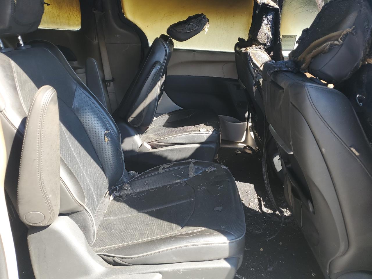 2018 Chrysler Pacifica Hybrid Limited VIN: 2C4RC1N74JR213695 Lot: 82149155