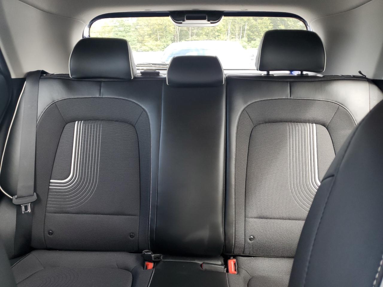 2022 Hyundai Venue Sel VIN: KMHRC8A32NU201352 Lot: 82040765