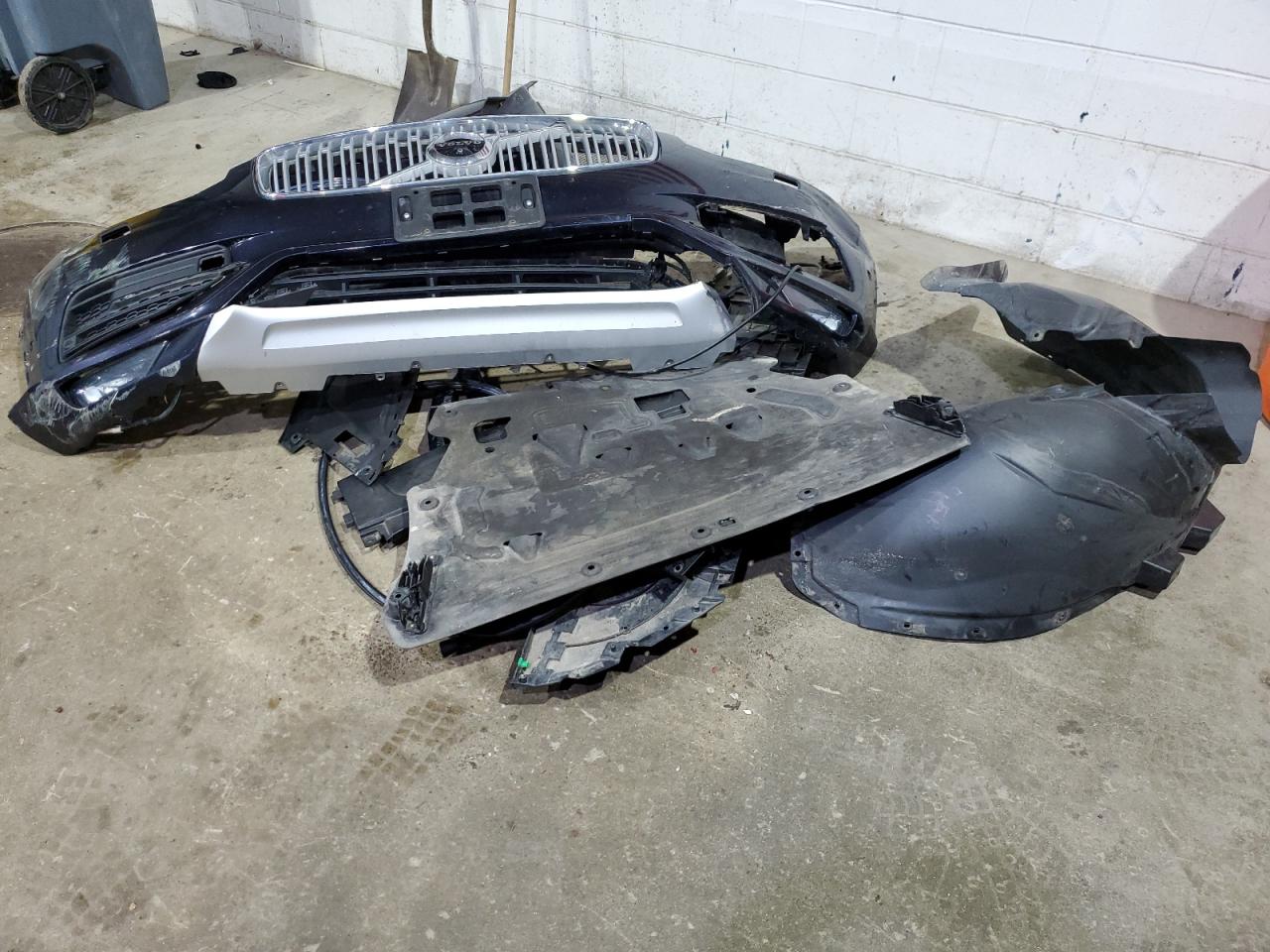 2017 Volvo Xc90 T6 VIN: YV4A22PL5H1164552 Lot: 81801355