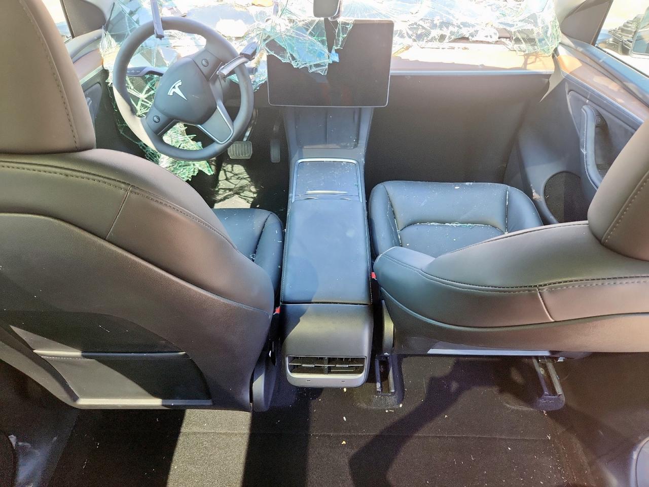 2024 Tesla Model Y VIN: 7SAYGDED4RA304478 Lot: 80226085