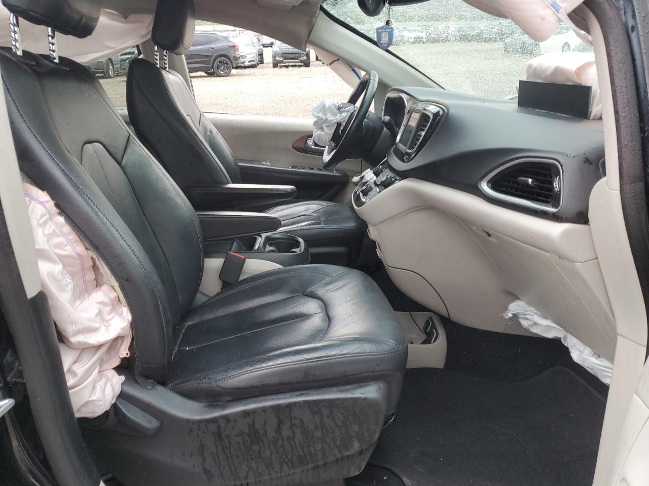 2019 Chrysler Pacifica Touring L VIN: 2C4RC1BG5KR665399 Lot: 84810455