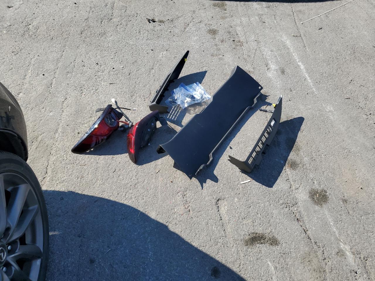 2020 Mazda 3 VIN: JM1BPALM8L1160120 Lot: 81132465