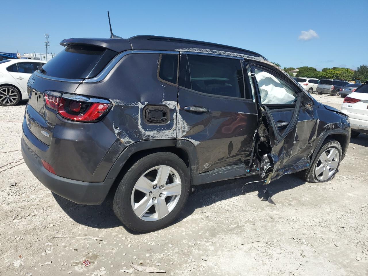 2022 Jeep Compass Latitude VIN: 3C4NJCBB0NT139798 Lot: 83815965