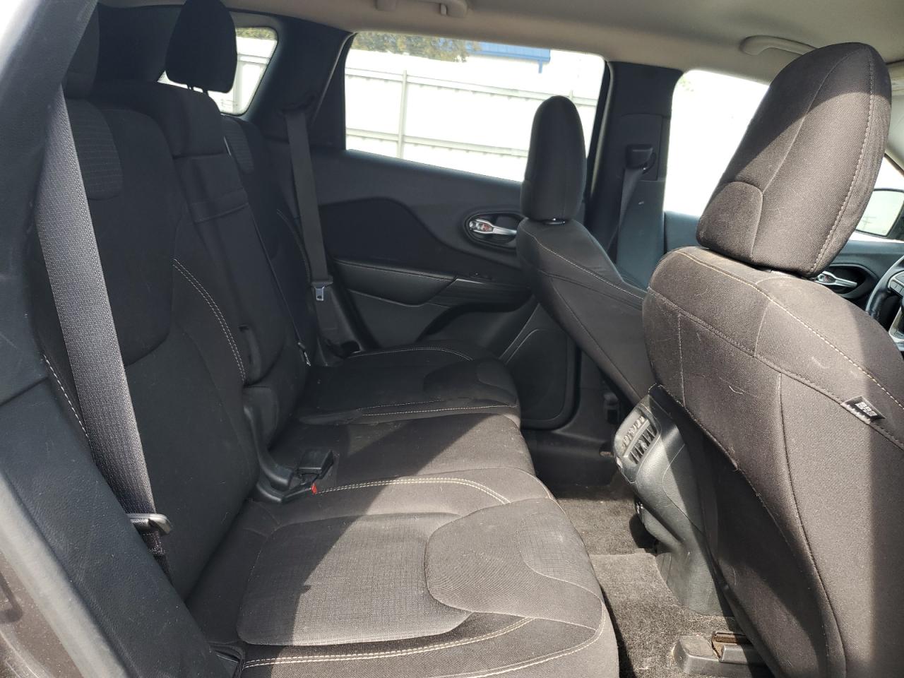 2016 Jeep Cherokee Latitude VIN: 1C4PJMCB9GW117809 Lot: 81765795