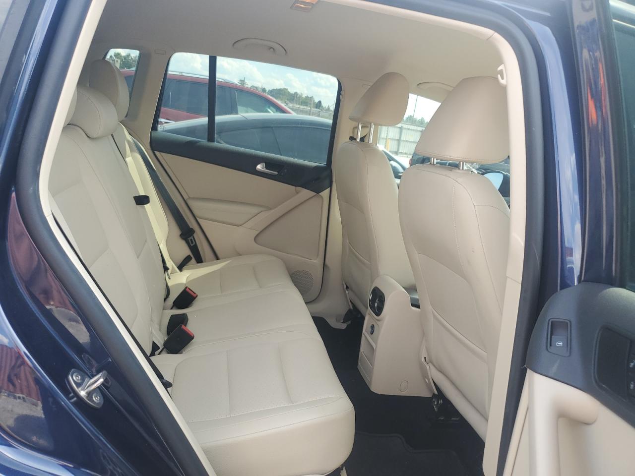 2016 Volkswagen Tiguan S VIN: WVGAV7AX1GW603200 Lot: 83816425