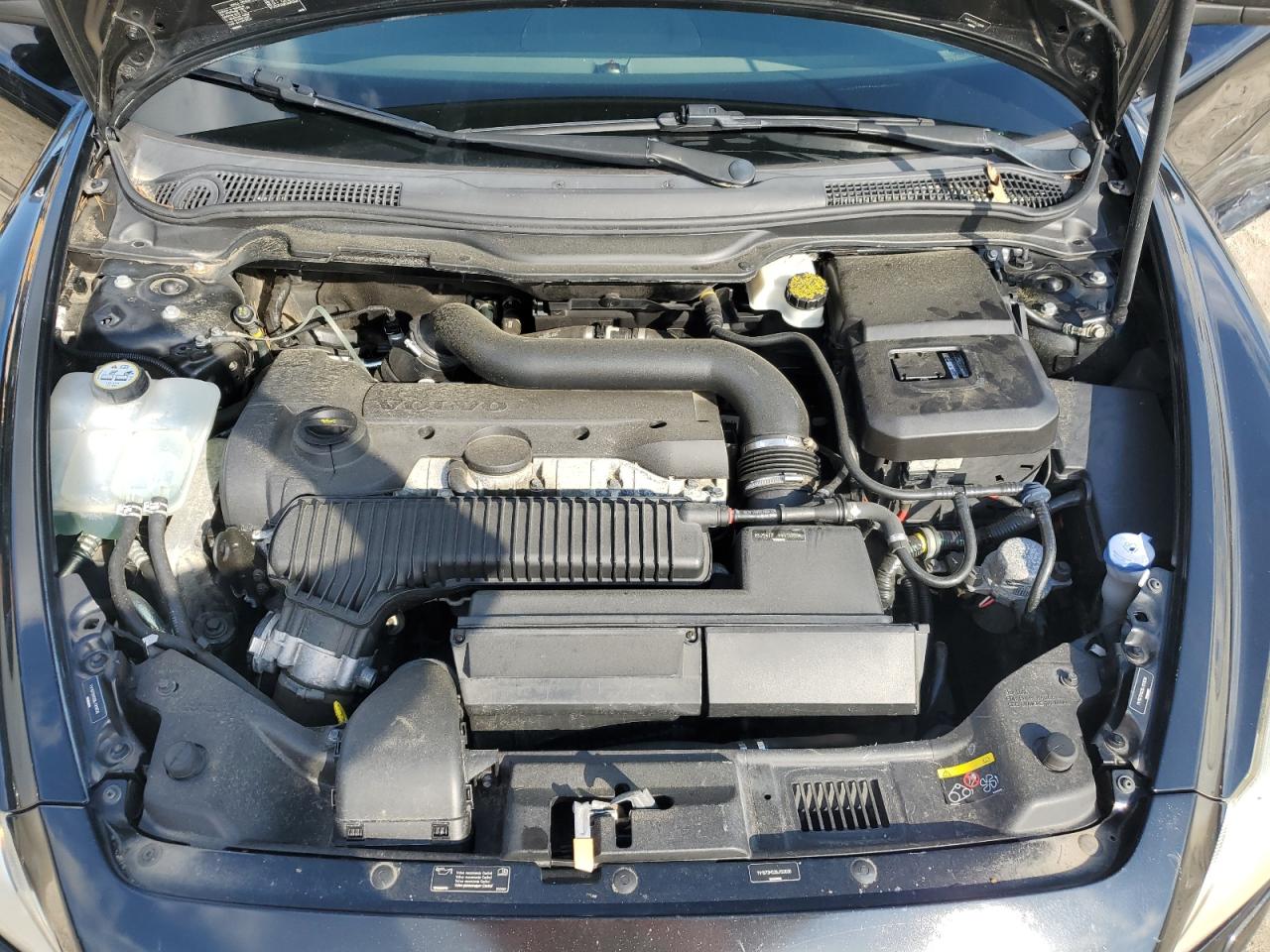 2011 Volvo C70 T5 VIN: YV1672MC0BJ120636 Lot: 84050495