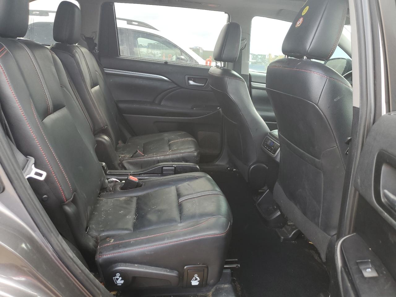 2019 Toyota Highlander Se VIN: 5TDJZRFH6KS704358 Lot: 68586015