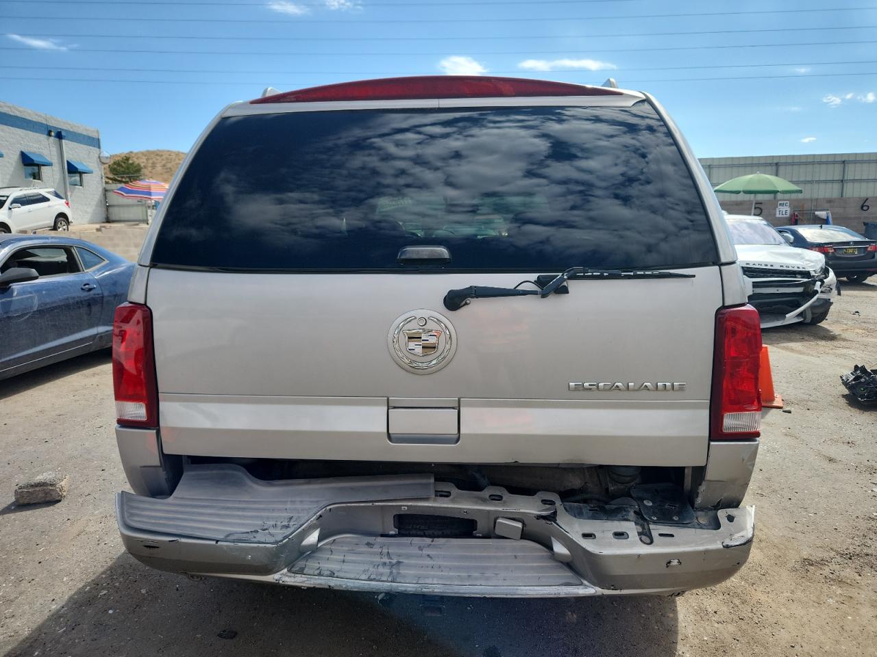 2005 Cadillac Escalade Luxury VIN: 1GYEK63N85R256815 Lot: 72035565