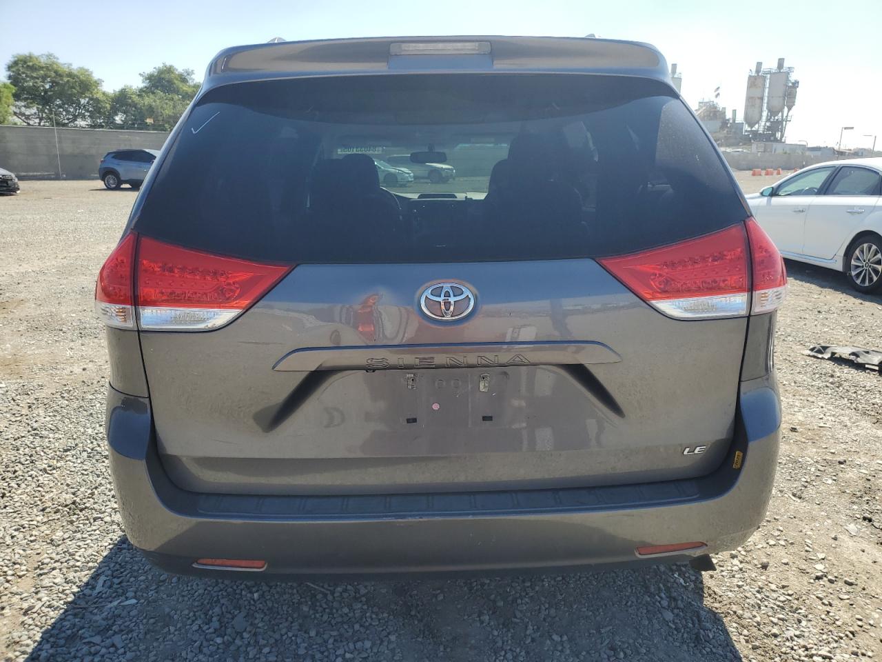 2011 Toyota Sienna Le VIN: 5TDKK3DC7BS123271 Lot: 84033105