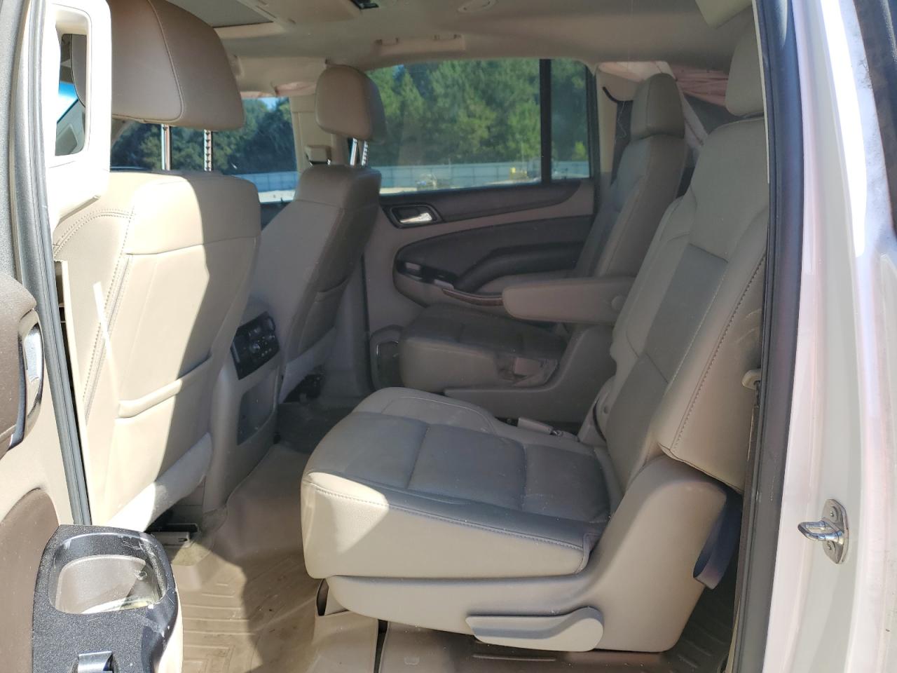 2018 Chevrolet Suburban C1500 Premier VIN: 1GNSCJKC1JR305038 Lot: 81311685