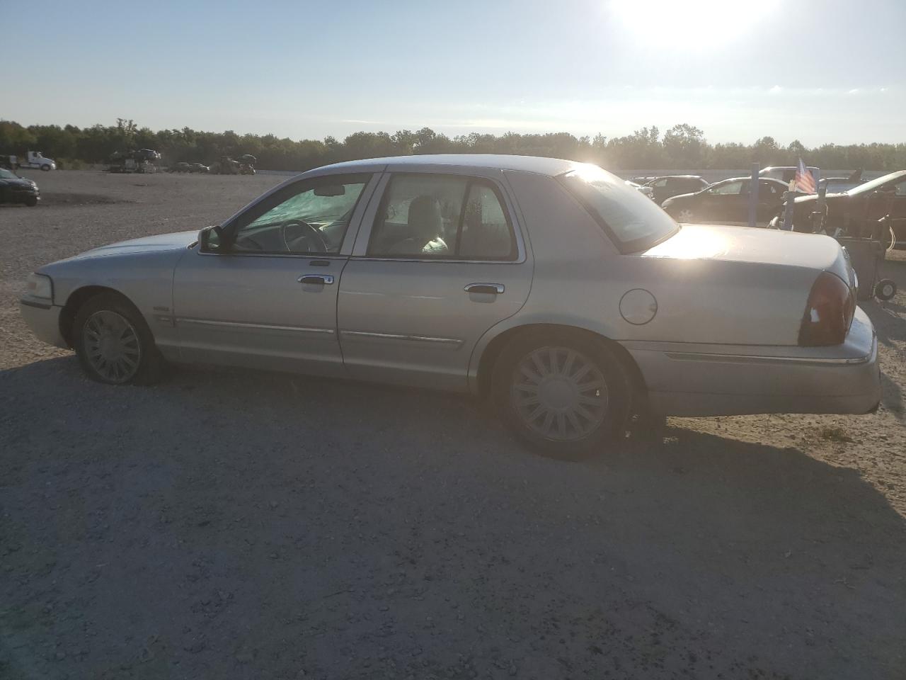 2010 Mercury Grand Marquis Ls 2MEBM7FV2AX614168 photo #3