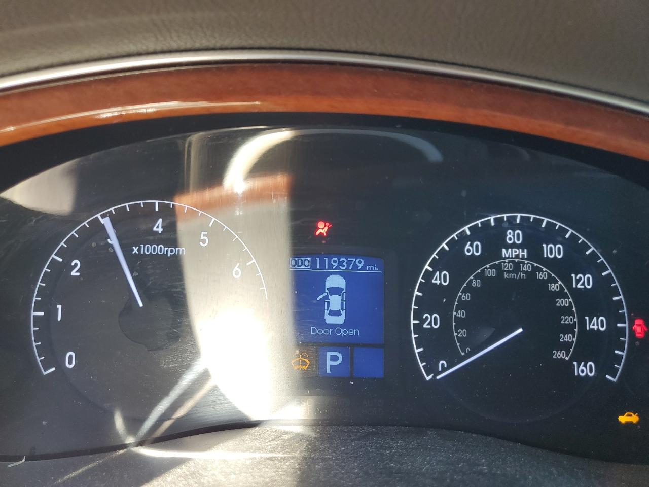 2013 Hyundai Genesis 3.8L VIN: KMHGC4DD1DU228657 Lot: 80892335