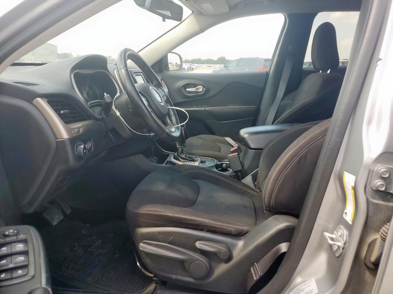 2016 Jeep Cherokee Latitude VIN: 1C4PJLCB5GW332162 Lot: 81374385