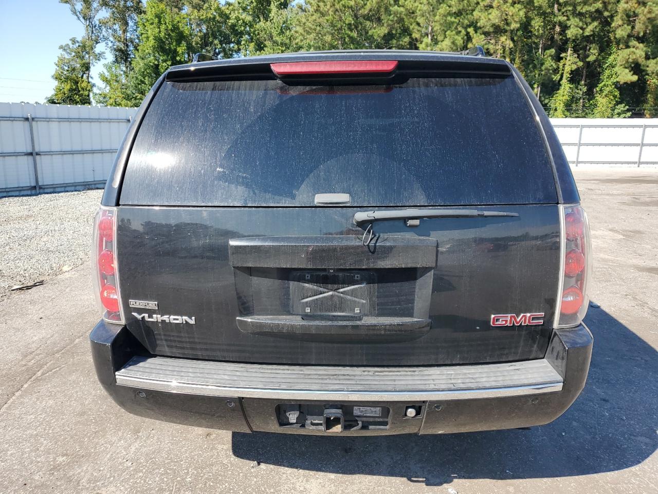 2010 GMC Yukon Denali VIN: 1GKUCEEF4AR275214 Lot: 71905105