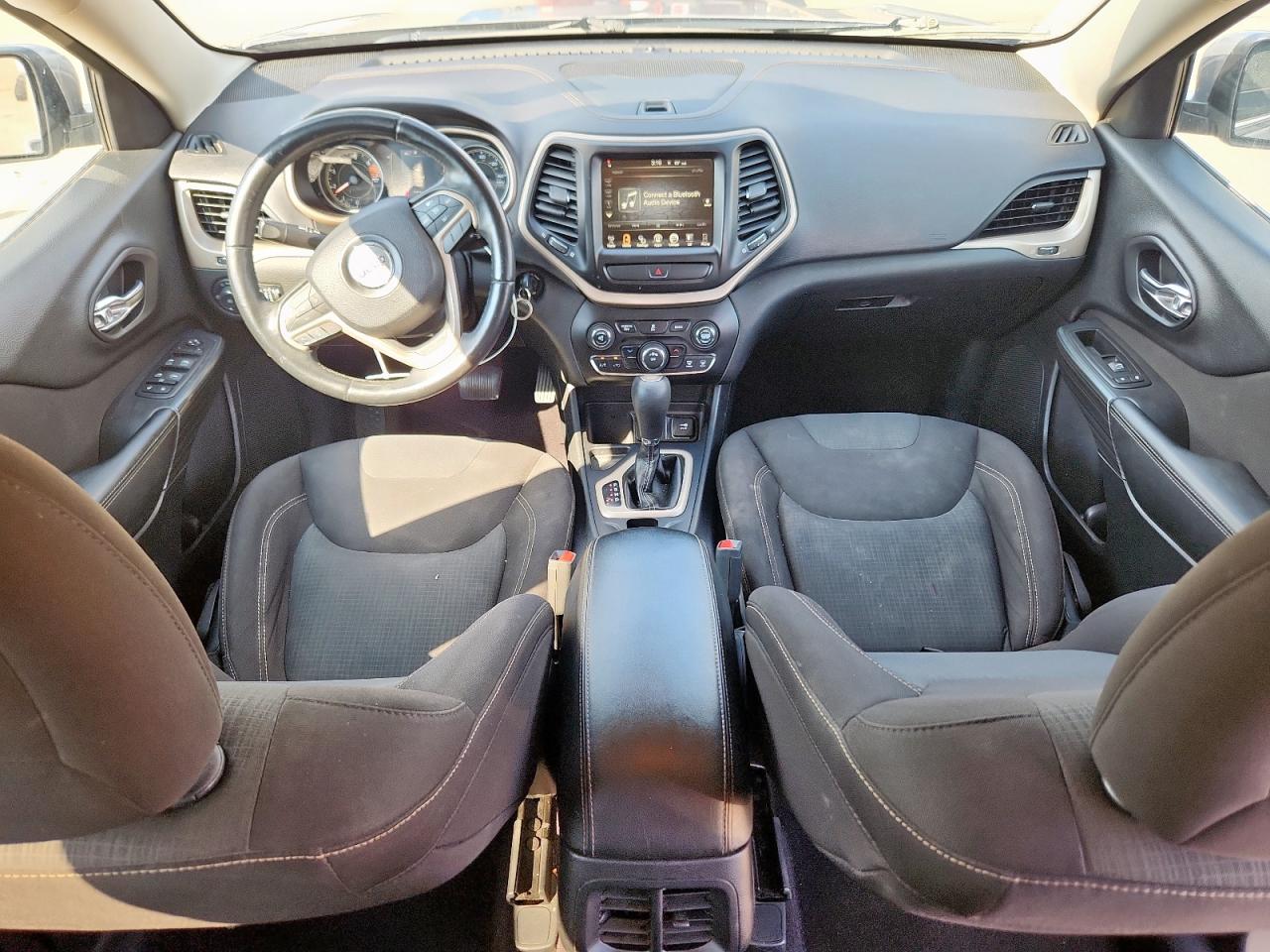 2017 Jeep Cherokee Latitude VIN: 1C4PJLCB2HW534927 Lot: 80458675