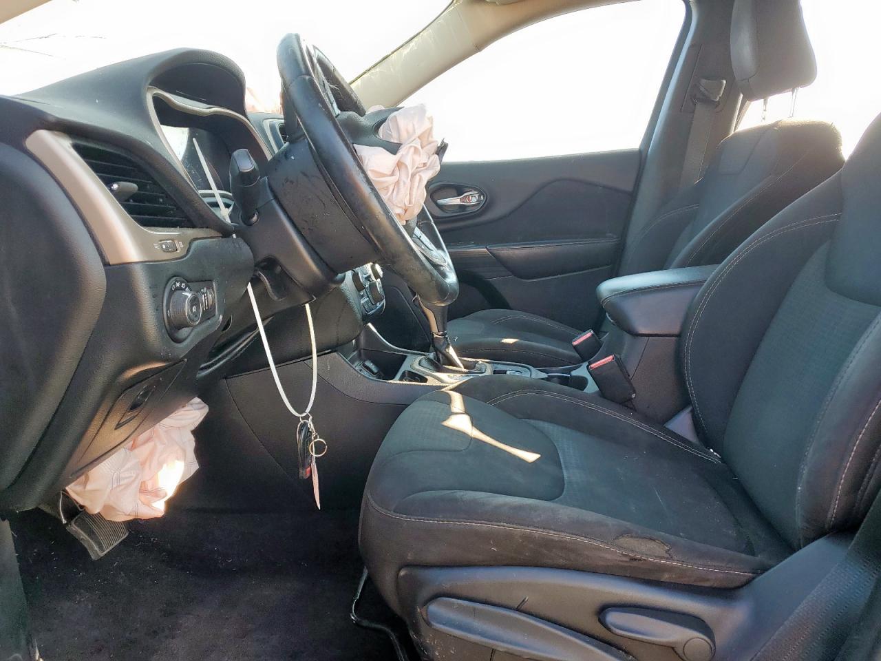 2016 Jeep Cherokee Latitude VIN: 1C4PJLCSXGW222210 Lot: 80284085