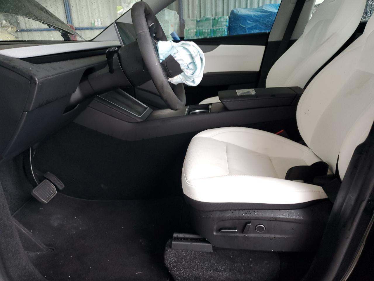 2026 Tesla Model Y VIN: 7SAYGDEE1TA411861 Lot: 84166285