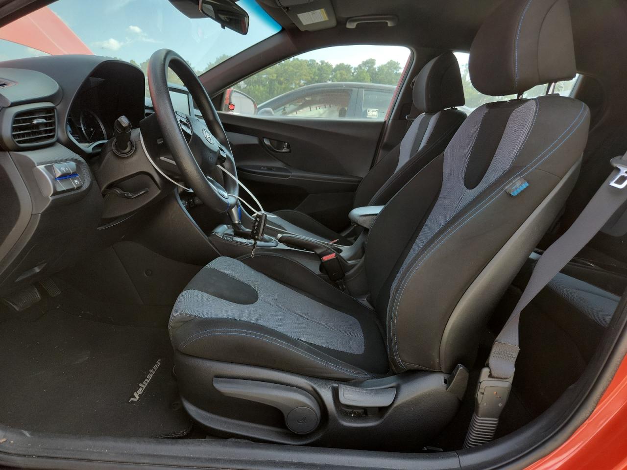 2020 Hyundai Veloster Base VIN: KMHTG6AF1LU031975 Lot: 80393425