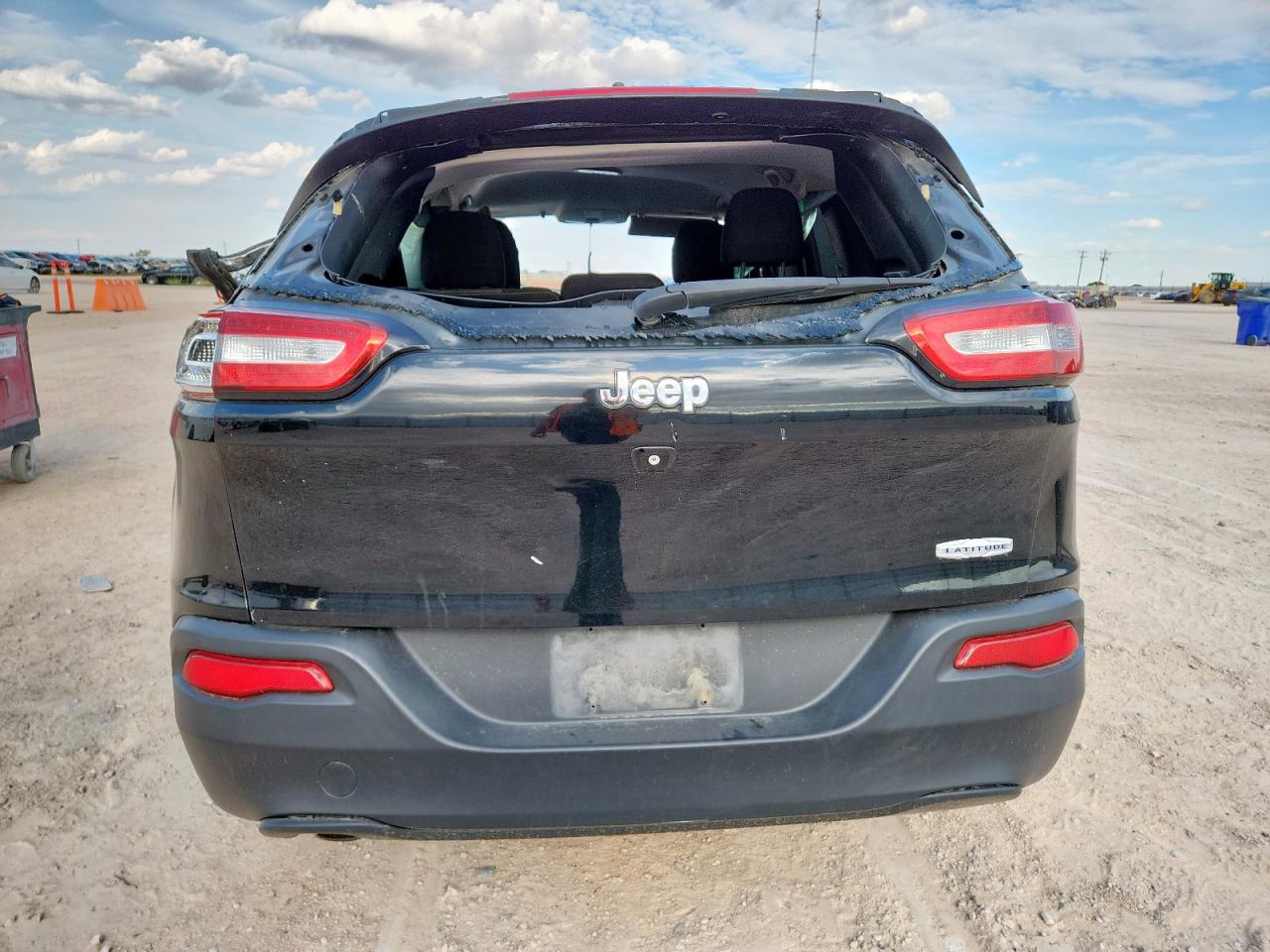 2018 Jeep Cherokee Latitude VIN: 1C4PJLCB2JD559070 Lot: 81608165