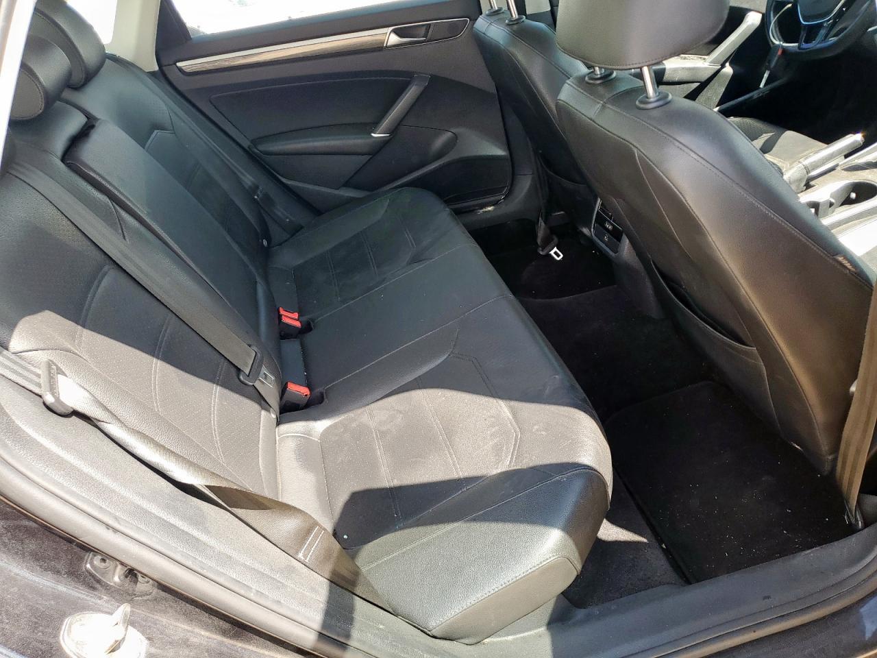 2018 Volkswagen Passat Se VIN: 1VWBA7A36JC025375 Lot: 80527165