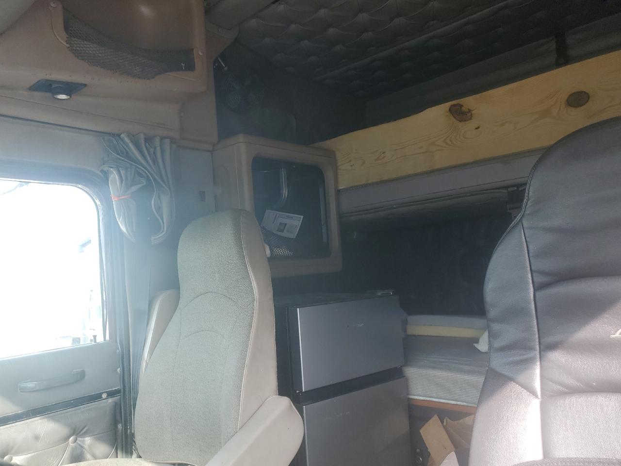 1999 International 9400 Semi Truck VIN: 2HSFHASR4XC050298 Lot: 81392315