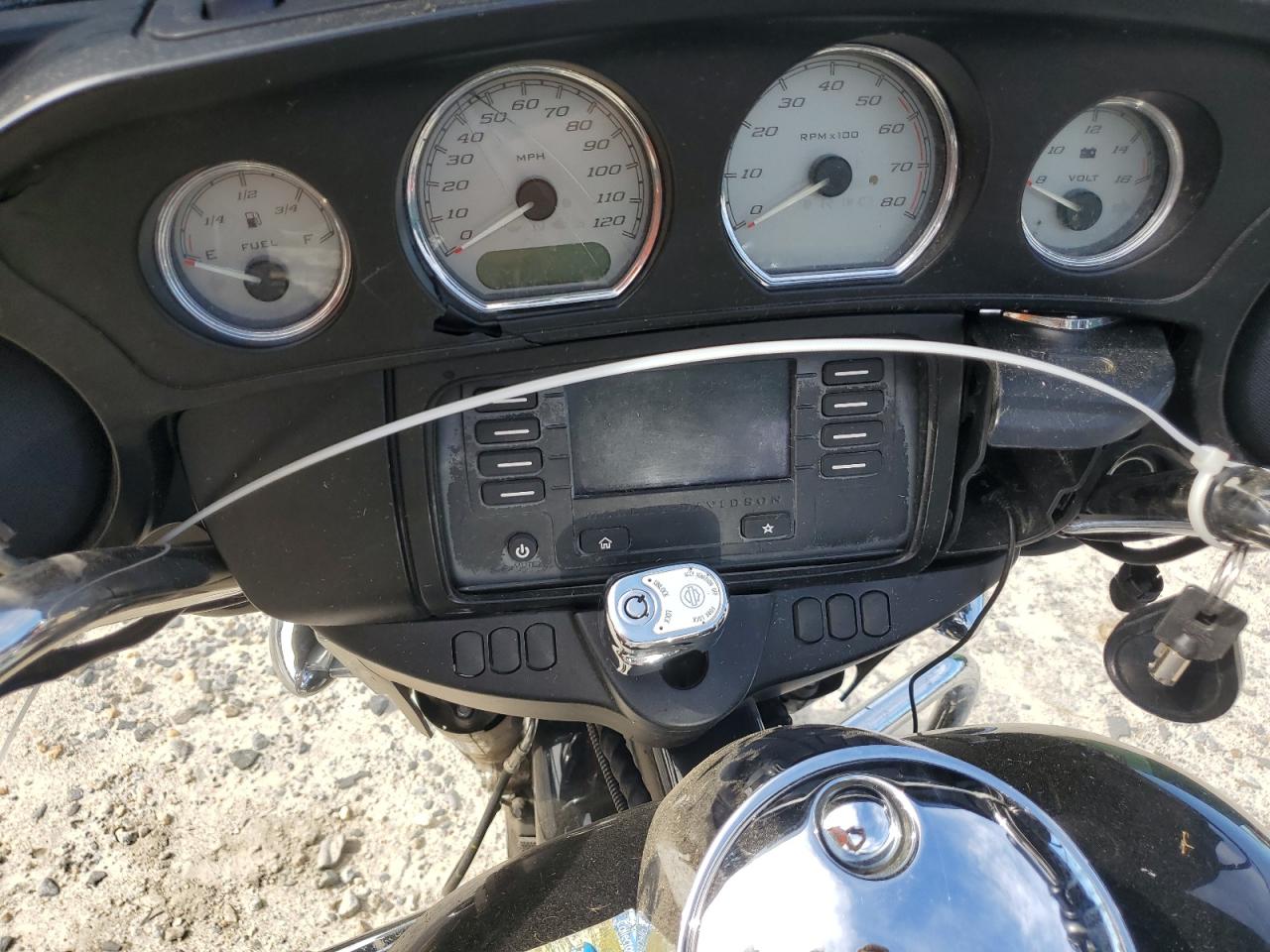 2017 Harley-Davidson Flhx Street Glide VIN: 1HD1KBC19HB638700 Lot: 84440575