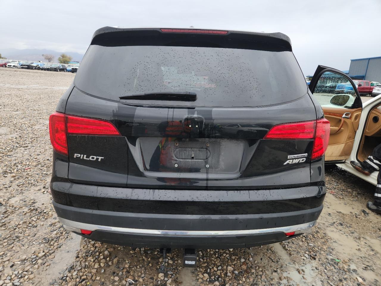 2017 Honda Pilot Touring VIN: 5FNYF6H98HB016967 Lot: 81910455