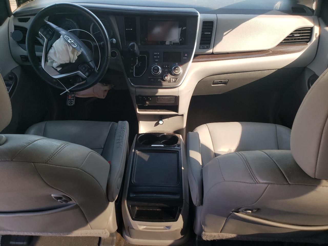 2017 Toyota Sienna Xle VIN: 5TDYZ3DC0HS803804 Lot: 84789375