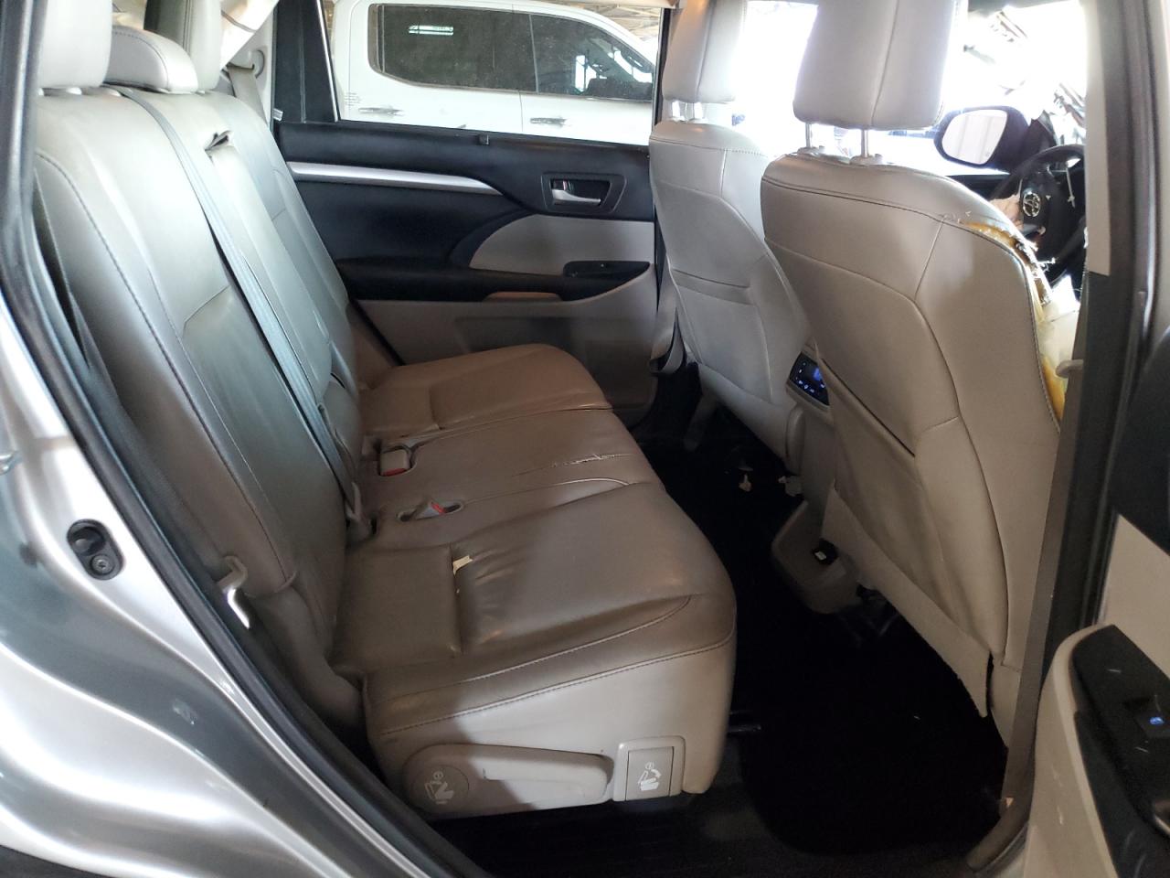 2015 Toyota Highlander Xle VIN: 5TDKKRFH3FS098743 Lot: 83996615