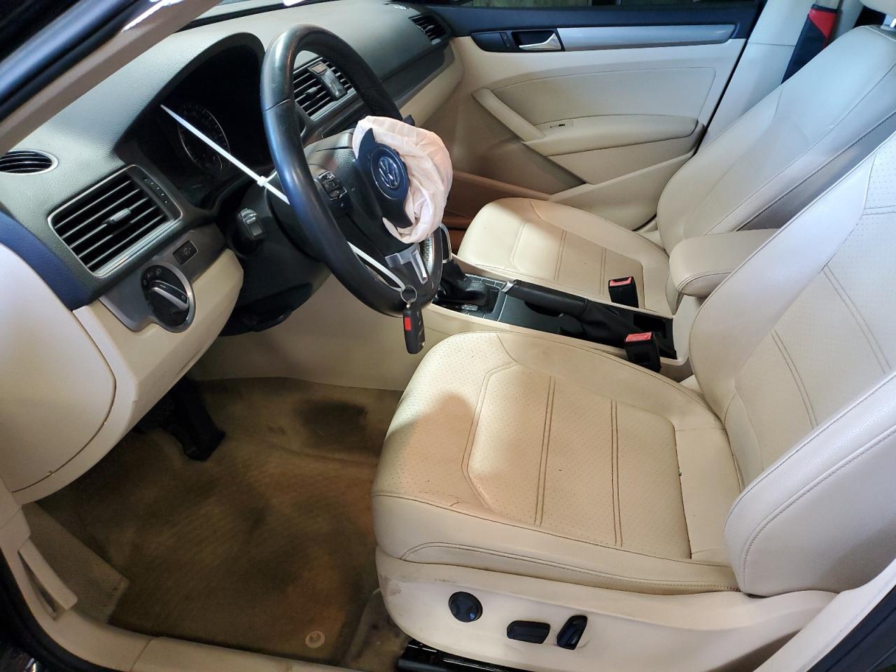 2015 Volkswagen Passat S VIN: 1VWAT7A36FC105045 Lot: 81432475