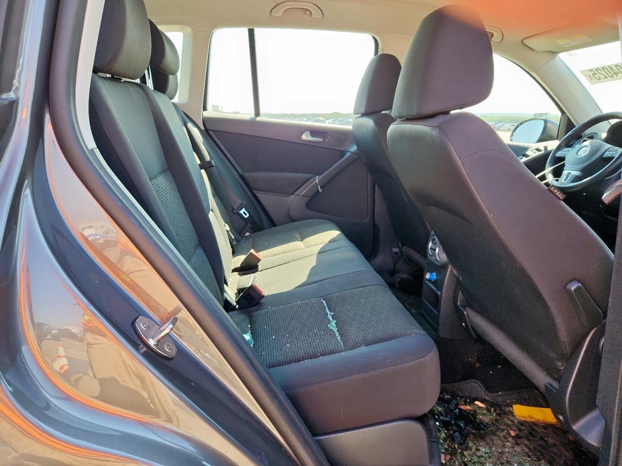 2018 Volkswagen Tiguan Limited VIN: WVGAV7AX5JK004752 Lot: 70204025