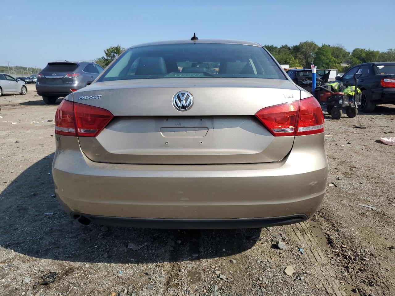 2015 Volkswagen Passat S VIN: 1VWAT7A3XFC095488 Lot: 81298405