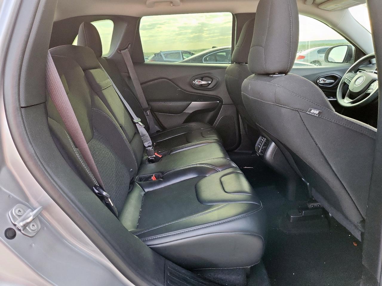 2019 Jeep Cherokee Latitude VIN: 1C4PJLCB6KD331915 Lot: 82035025