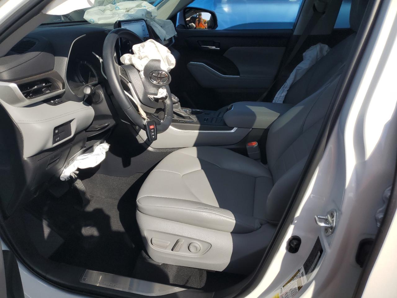 2022 Toyota Highlander Xle VIN: 5TDGZRBH0NS581323 Lot: 71309875