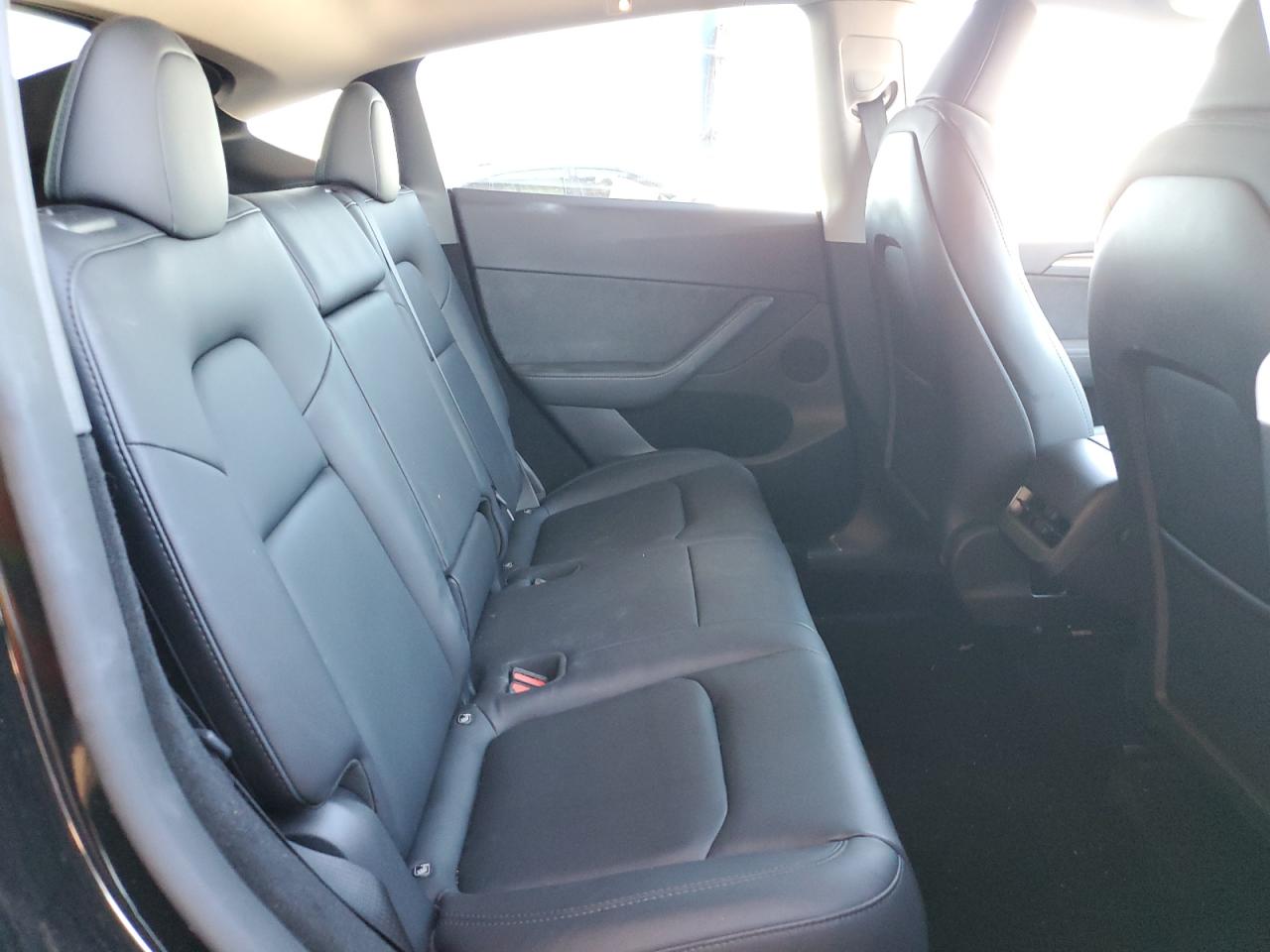 2024 Tesla Model Y VIN: 7SAYGDED1RF198302 Lot: 83856115