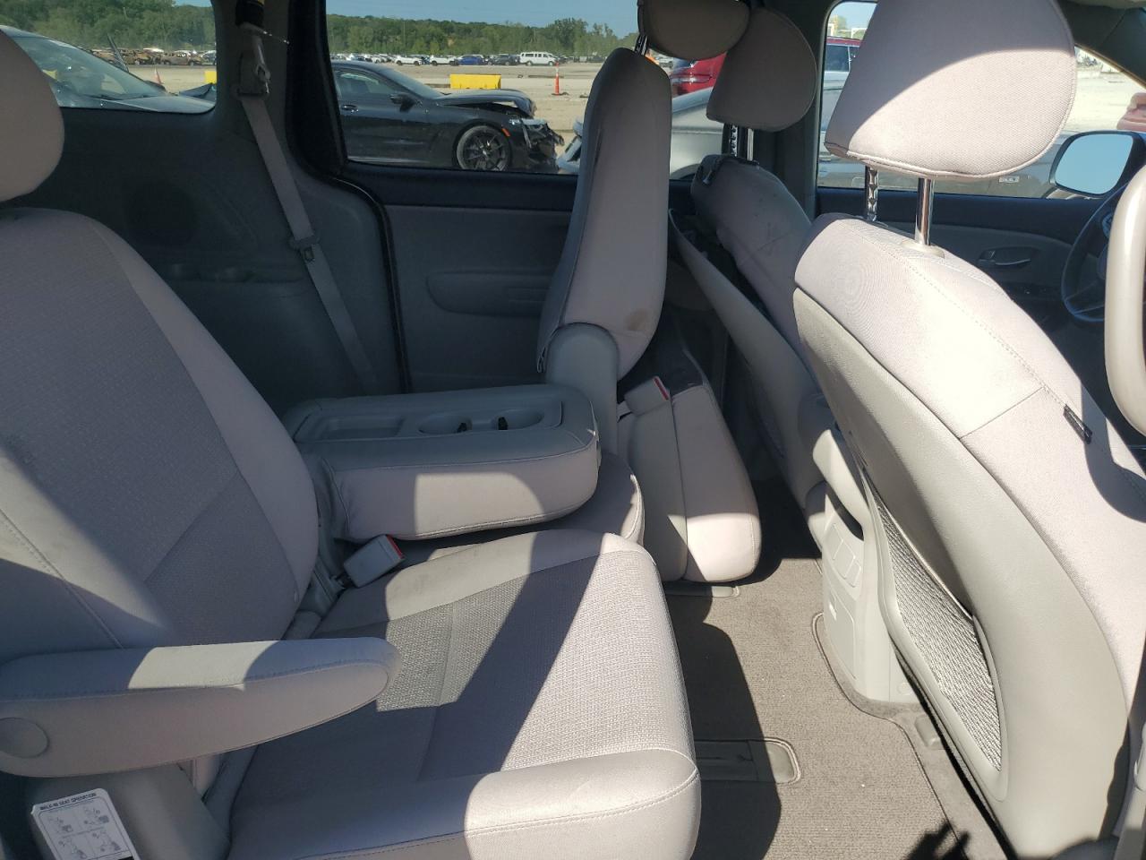 2018 Kia Sedona Lx VIN: KNDMB5C15J6403063 Lot: 81874455