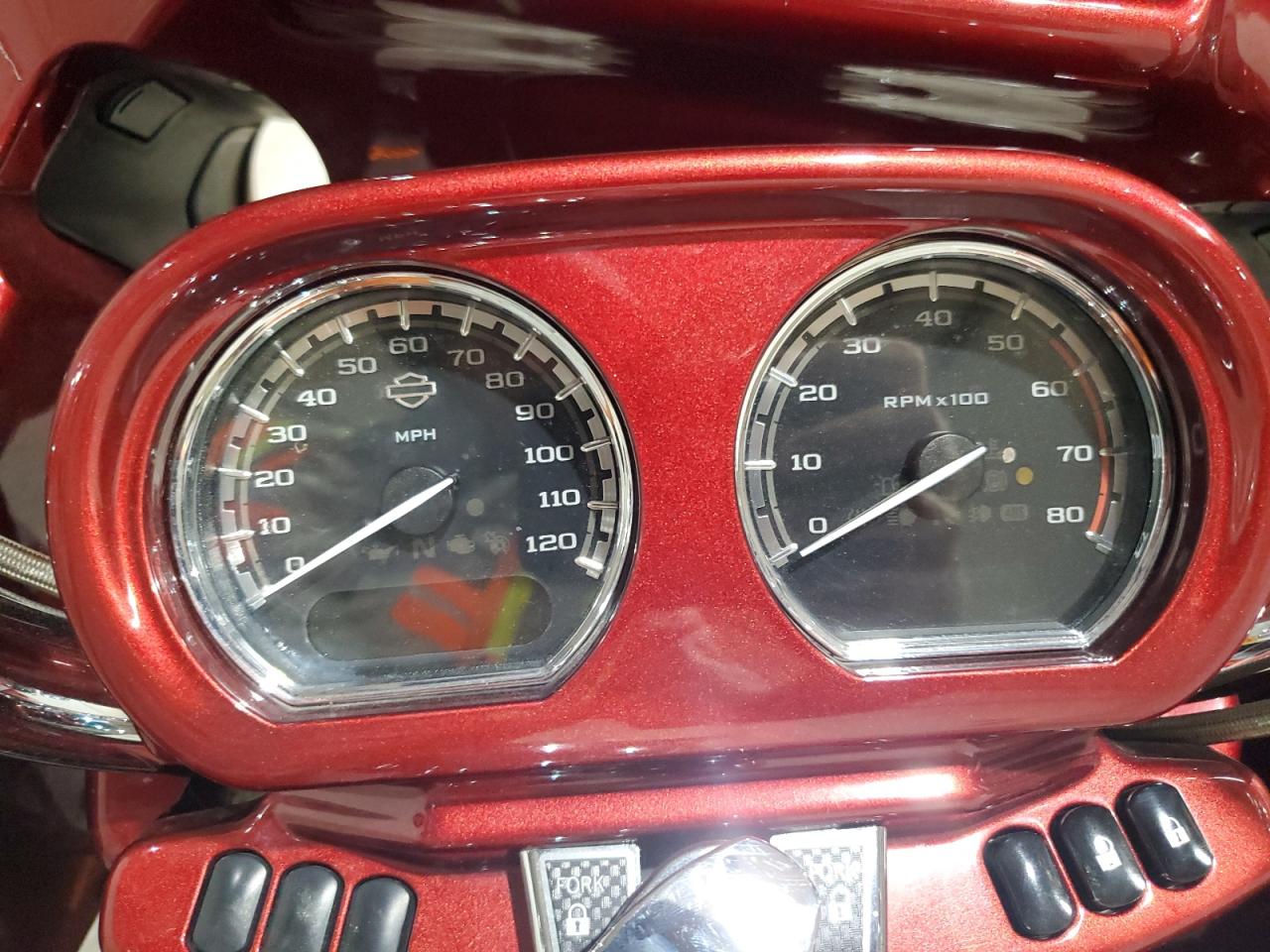 2016 Harley-Davidson Fltruse Cvo Road Glide VIN: 1HD1TAN17GB957032 Lot: 81907055