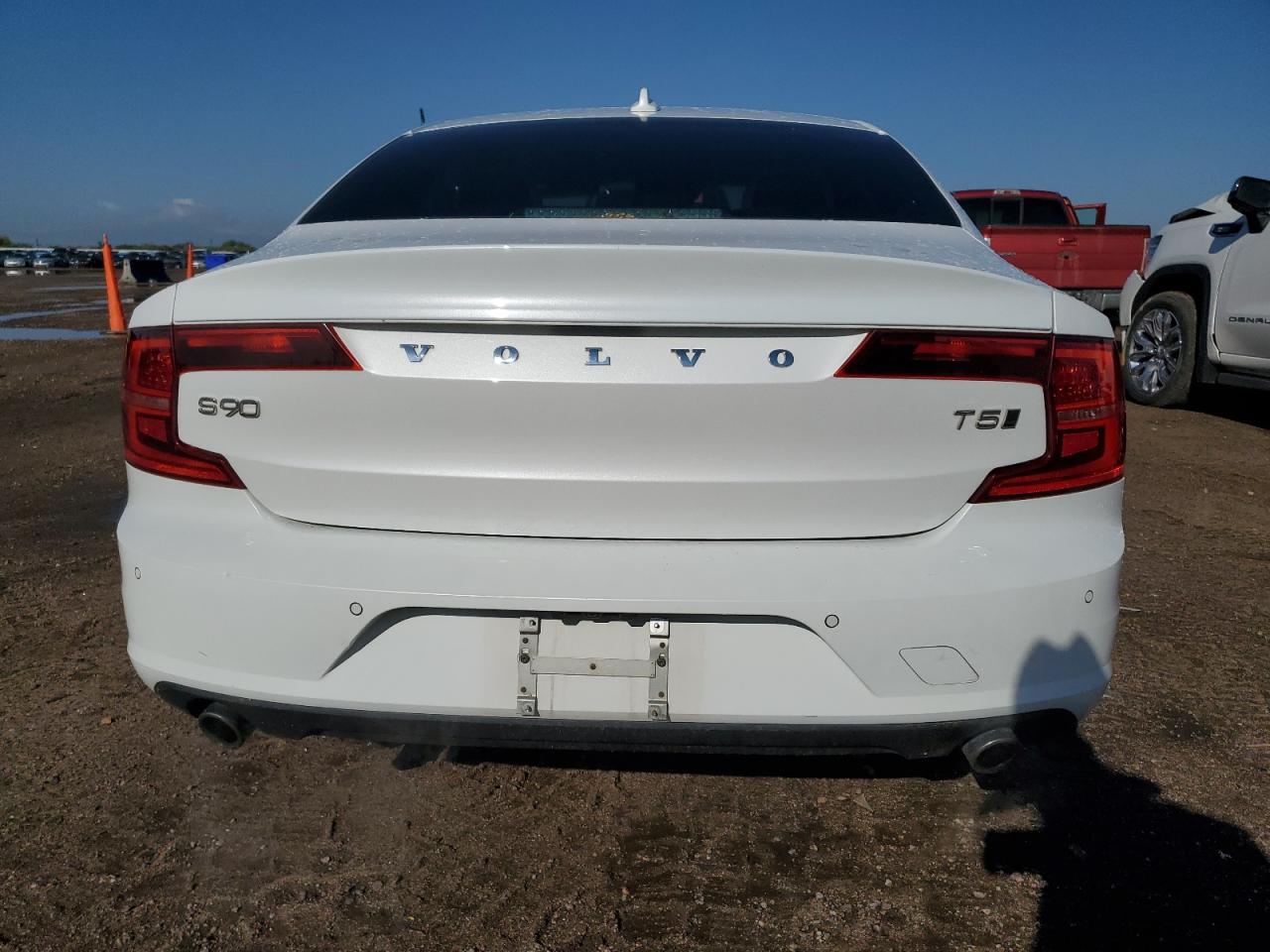2018 Volvo S90 T5 Momentum VIN: LVY982MKXJP031944 Lot: 83833285