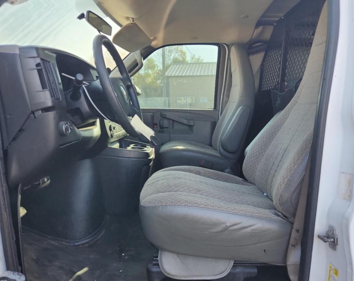 2017 Chevrolet Express G2500 VIN: 1GCWGAFF6H1109902 Lot: 80749445