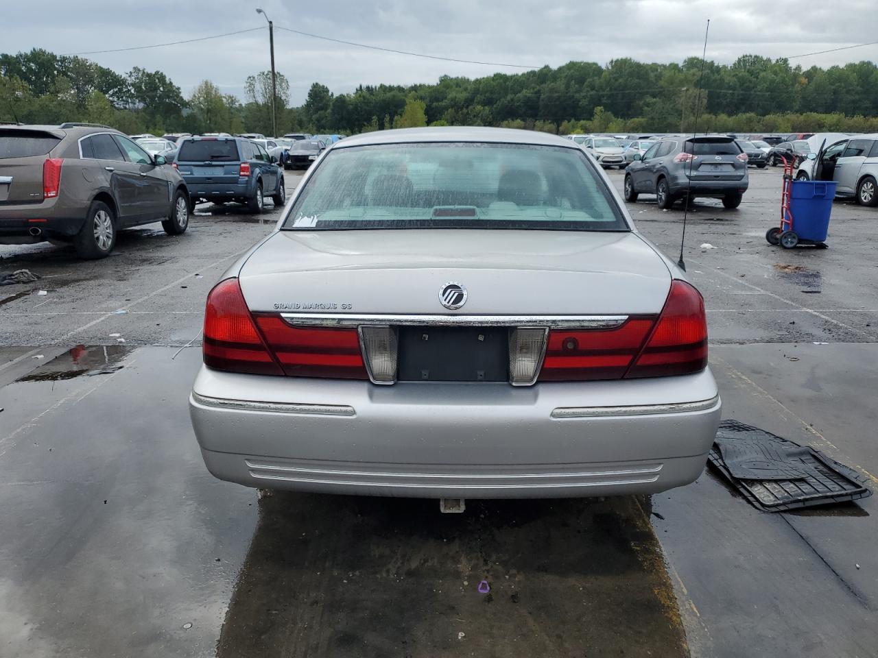 2005 Mercury Grand Marquis Gs VIN: 2MEFM74W65X670343 Lot: 82148465