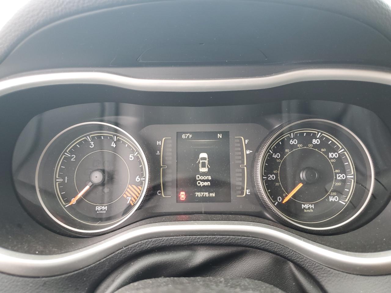 2015 Jeep Cherokee Latitude VIN: 1C4PJLCB2FW782561 Lot: 81307945