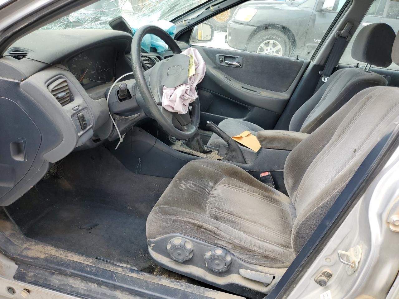 1999 Honda Accord Lx VIN: 1HGCG554XXA165061 Lot: 71494855