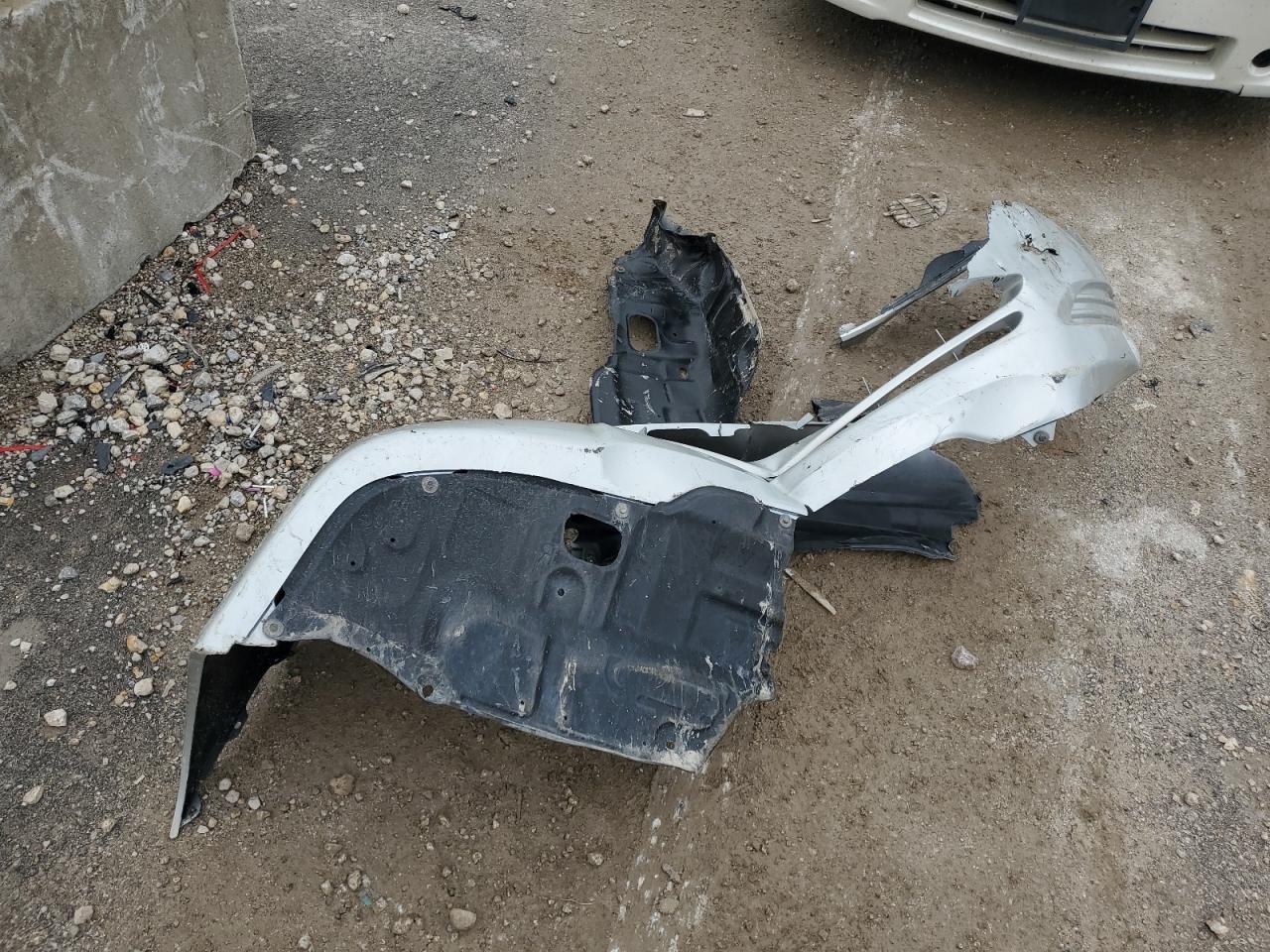 2003 Toyota Camry Le VIN: 4T1BE32K83U681852 Lot: 81707835