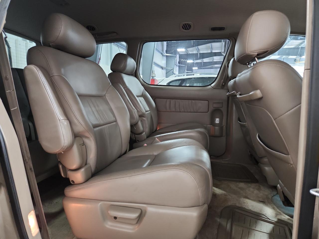 2000 Toyota Sienna Le VIN: 4T3ZF13C8YU310101 Lot: 82131445