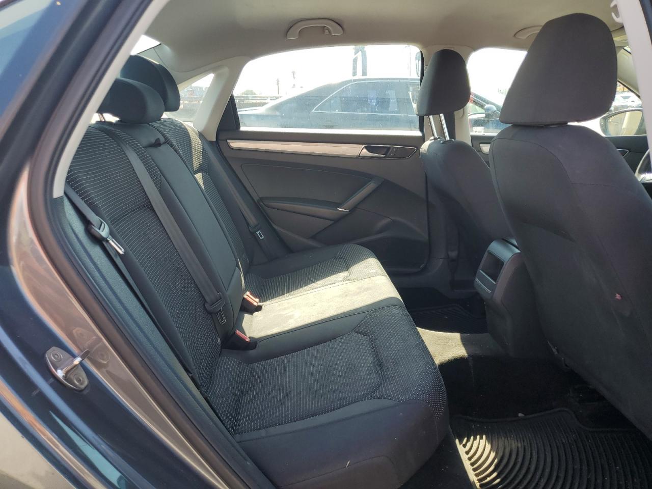 2016 Volkswagen Passat S VIN: 1VWAT7A3XGC019982 Lot: 81713005