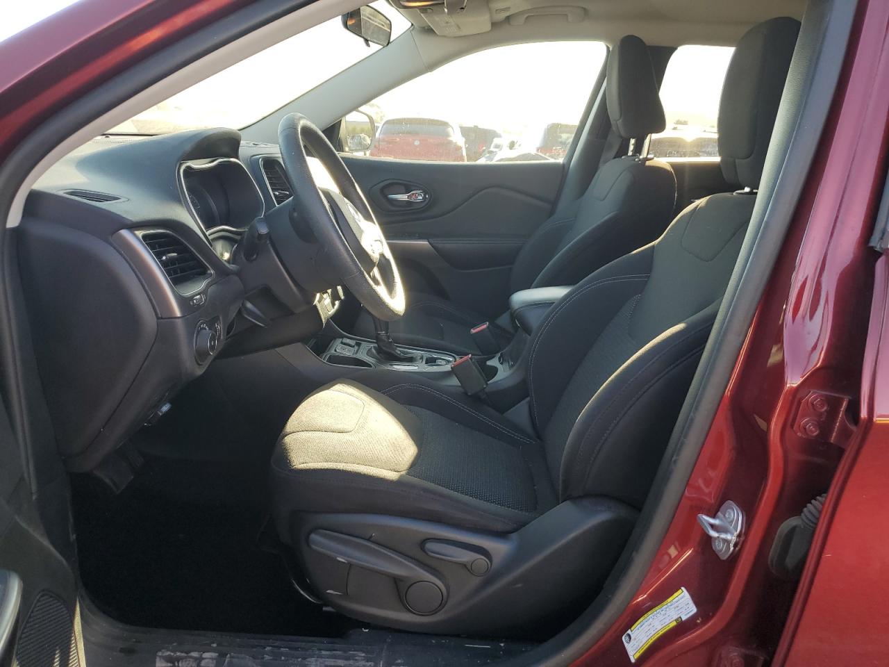 2019 Jeep Cherokee Latitude VIN: 1C4PJLCX9KD284844 Lot: 83857855