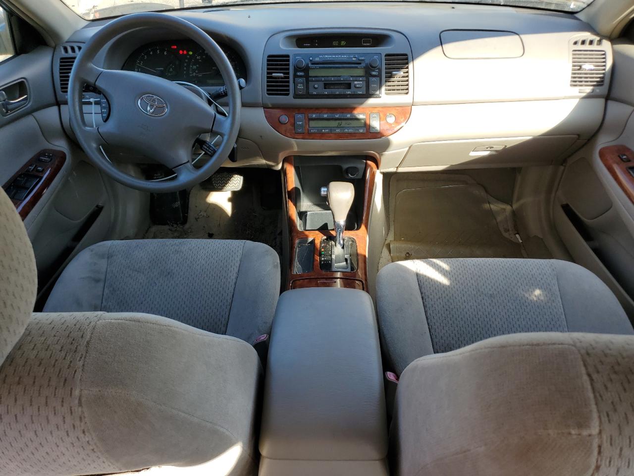 2004 Toyota Camry Le VIN: 4T1BF32K64U587435 Lot: 80961895