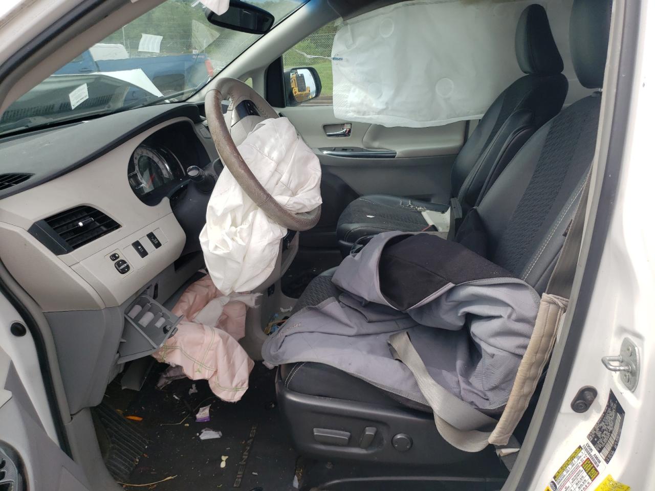 2013 Toyota Sienna Sport VIN: 5TDXK3DC0DS369975 Lot: 84411155