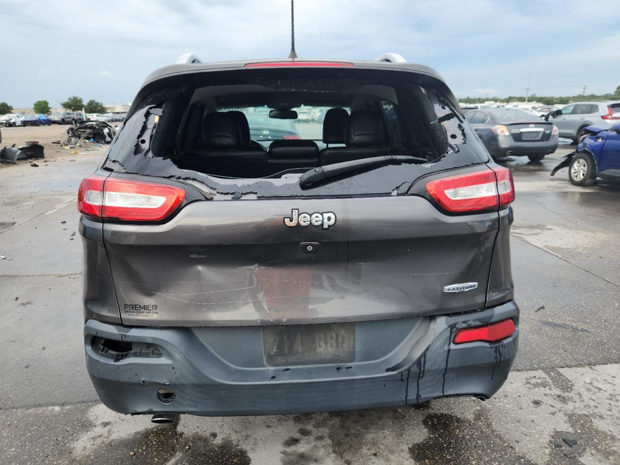 2018 Jeep Cherokee Latitude Plus VIN: 1C4PJLLB6JD590824 Lot: 84222625